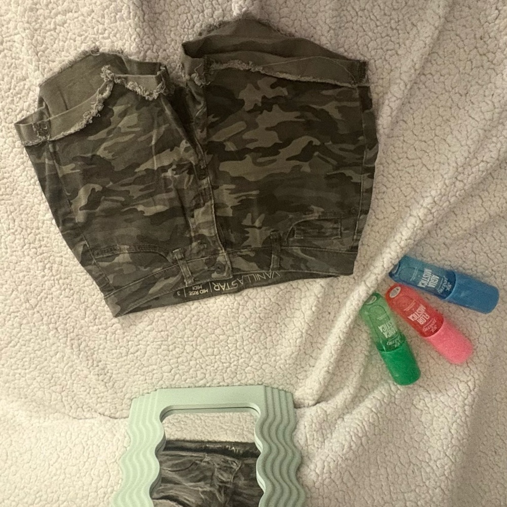 Vanilla Star Camo Jean Shorts